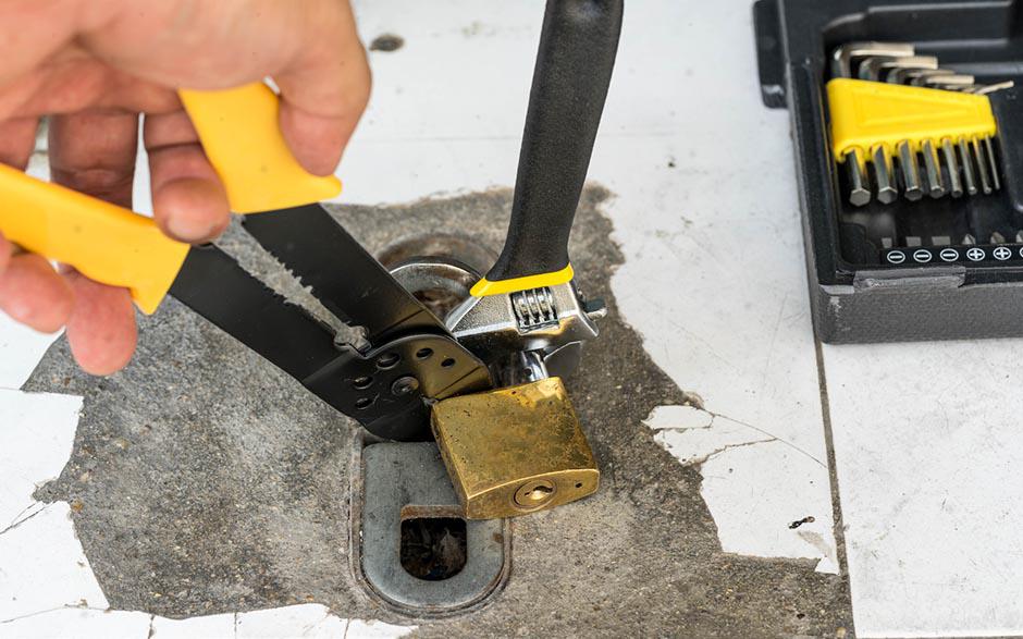 changer serrure porte garage Miramas